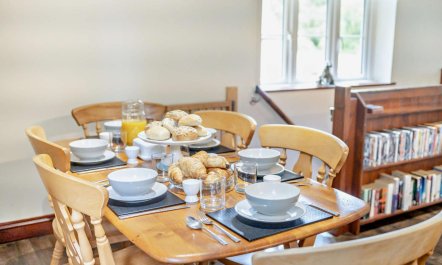 3 Bed in Two Waters Foot 7