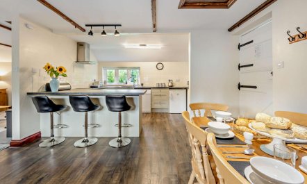 3 Bed in Two Waters Foot 1