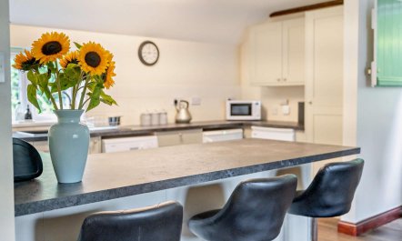 3 Bed in Two Waters Foot 8