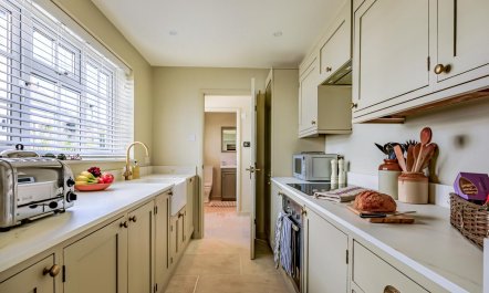 2 Bed in Burton Bradstock 4