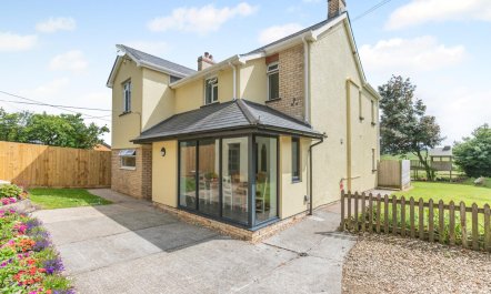 4 Bed in Yarnscombe 0