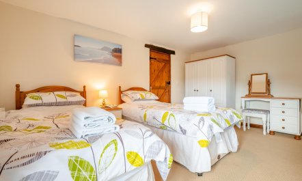 3 Bed in Woodford 8