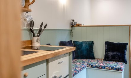 1 Bed in Two Waters Foot 4