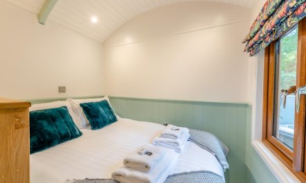 1 Bed in Two Waters Foot 9