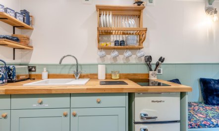 1 Bed in Two Waters Foot 8