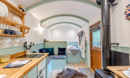 1 Bed in Two Waters Foot 6