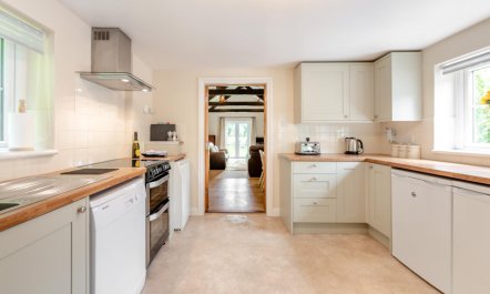 3 Bed in Two Waters Foot 7