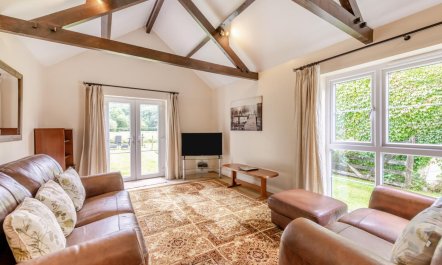 3 Bed in Two Waters Foot 1