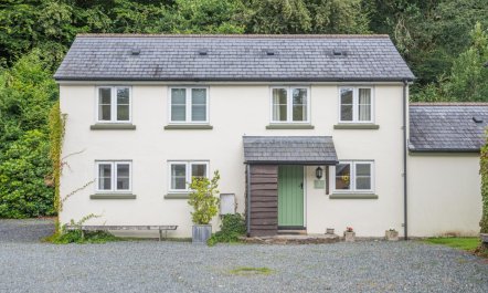 3 Bed in Two Waters Foot