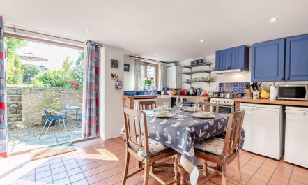 2 Bed in Corfe Castle 6