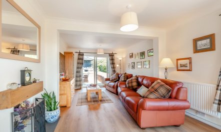 4 Bed in Woolage Green 6