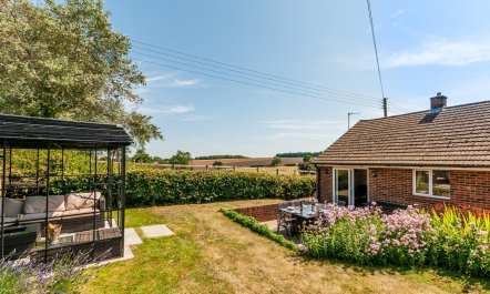 4 Bed in Woolage Green