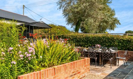 4 Bed in Woolage Green 7