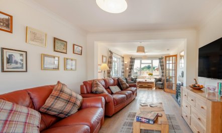 4 Bed in Woolage Green 5