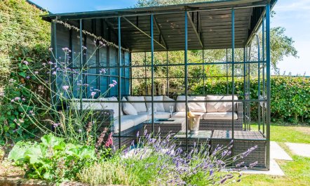 4 Bed in Woolage Green 8