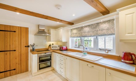 3 Bed in West Lulworth 1