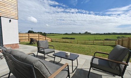 2 Bed in Nomansland 1