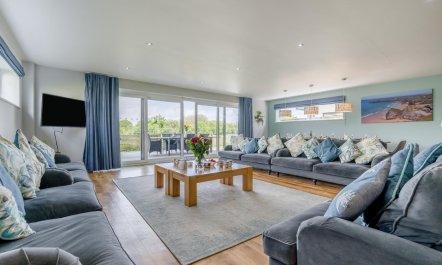 6 Bed in Winnards Perch 1