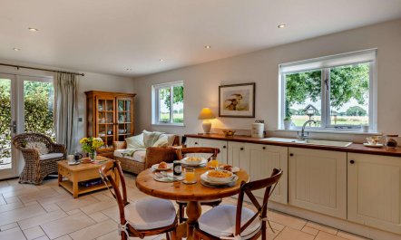 1 Bed in Kirby-le-Soken 2