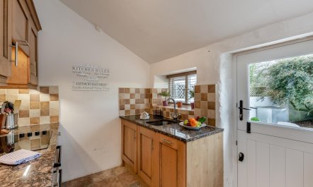 2 Bed in Field Broughton 6