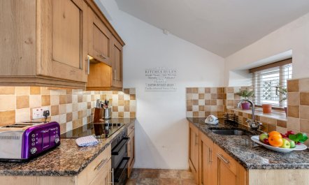 2 Bed in Field Broughton 5