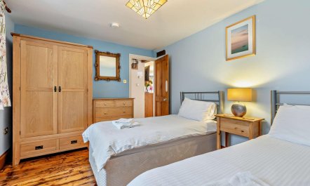2 Bed in Blakeney 7