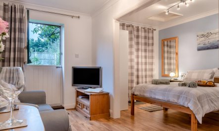 1 Bed in Ningwood 1