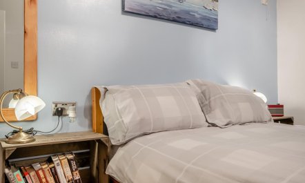 1 Bed in Ningwood 6