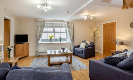 3 Bed in Llanfwrog 1