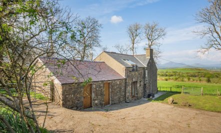 4 Bed in Rhydyclafdy