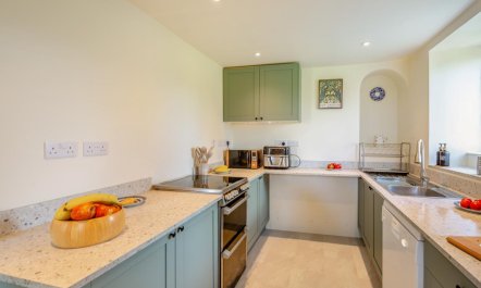 4 Bed in Rhydyclafdy 6