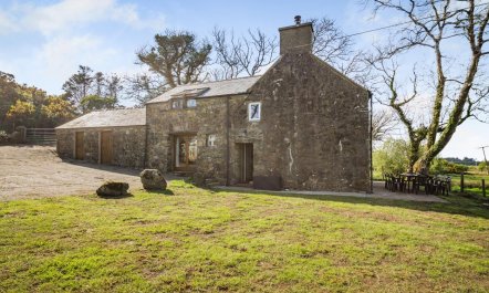 4 Bed in Rhydyclafdy 1