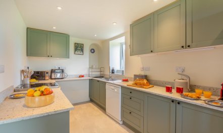 4 Bed in Rhydyclafdy 4