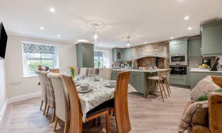 5 Bed in Biddlestone 2