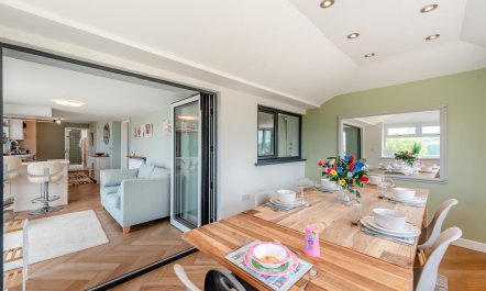 6 Bed in Mynyddygarreg 1