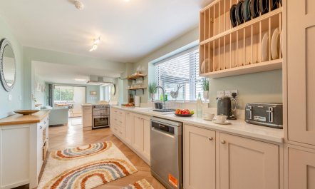 6 Bed in Mynyddygarreg 4