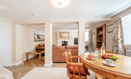 6 Bed in Mynyddygarreg 8