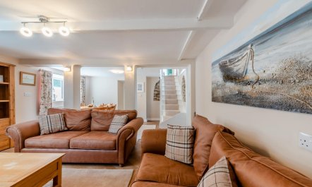 6 Bed in Mynyddygarreg 2