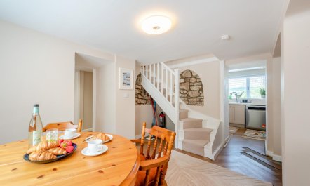 6 Bed in Mynyddygarreg 9