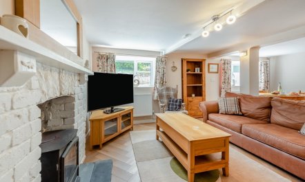 6 Bed in Mynyddygarreg 5