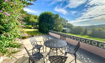 6 Bed in Mynyddygarreg