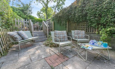 2 Bed in Higher Penponds 2