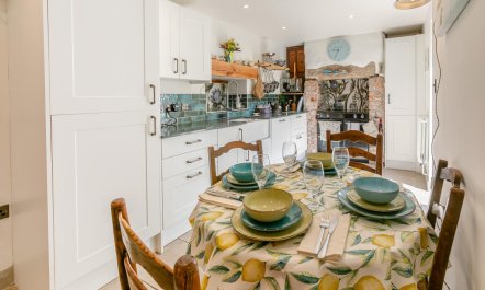 2 Bed in Higher Penponds 2