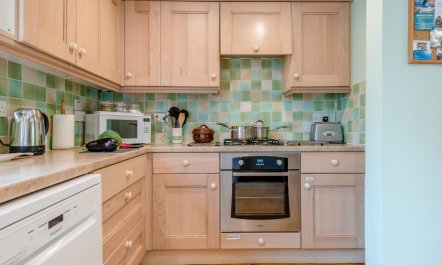 2 Bed in Corfe Castle 9