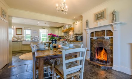 4 Bed in Trevillick 3
