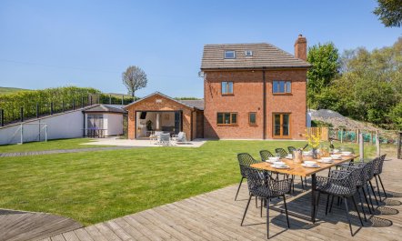 5 Bed in Pant-y-Dwr