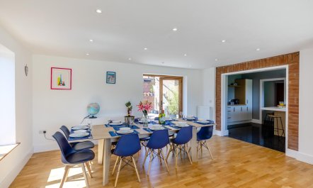 5 Bed in Pant-y-Dwr 5