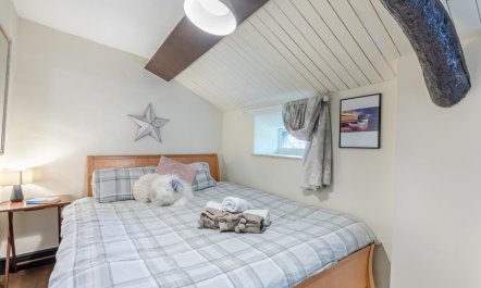 2 Bed in Rogerscale 9