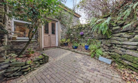 2 Bed in Rogerscale 1