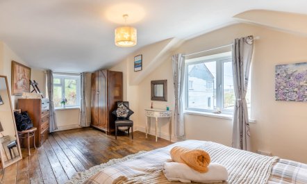 2 Bed in Rogerscale 8